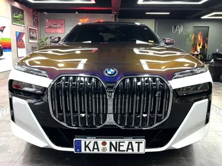 부산랩핑 BMW i7 투톤 랩핑 듀오톤 랩핑으로 온 우주를 담은듯한 색상의 차량으로 변신! / 부산 해운대구