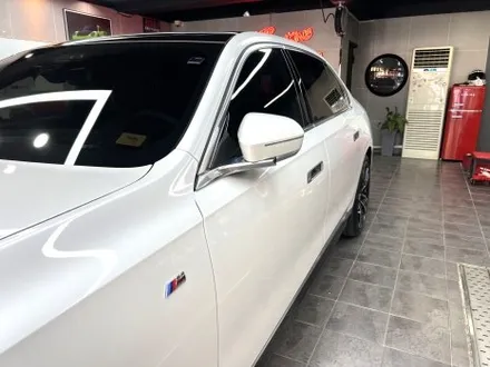 부산랩핑 BMW i7 투톤 랩핑 듀오톤 랩핑으로 온 우주를 담은듯한 색상의 차량으로 변신! / 부산 해운대구