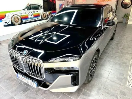 부산 자동차 랩핑 BMW I7 듀오톤(투톤) + 코치라인 고광택 필름으로 차량의 스타일 변화시키기! / 부산 해운대구