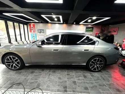 부산 자동차 랩핑 BMW I7 듀오톤(투톤) + 코치라인 고광택 필름으로 차량의 스타일 변화시키기! / 부산 해운대구