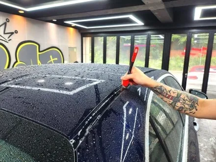 부산랩핑 벤츠 E클래스 E300 타이니봇 쥬시 밀크 그레이 전체랩핑으로 유니크한 나만의 자동차 분위기 내기! / 부산 해운대구