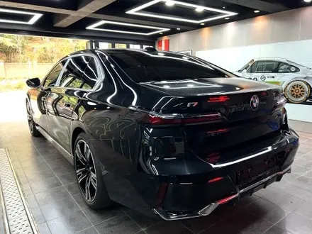 부산 랩핑 BMW I7 사틴 다크 그레이 투톤 랩핑(듀오톤 랩핑)으로 고급스러운 분위기 연출하기 / 부산 해운대구