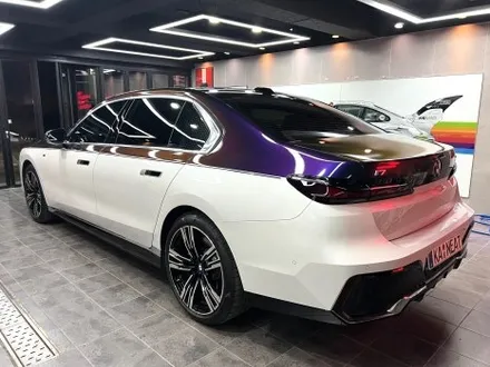 부산랩핑 BMW i7 투톤 랩핑 듀오톤 랩핑으로 온 우주를 담은듯한 색상의 차량으로 변신! / 부산 해운대구