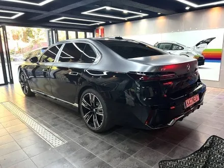 부산 랩핑 BMW I7 사틴 다크 그레이 투톤 랩핑(듀오톤 랩핑)으로 고급스러운 분위기 연출하기 / 부산 해운대구