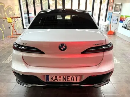 부산랩핑 BMW i7 투톤 랩핑 듀오톤 랩핑으로 온 우주를 담은듯한 색상의 차량으로 변신! / 부산 해운대구
