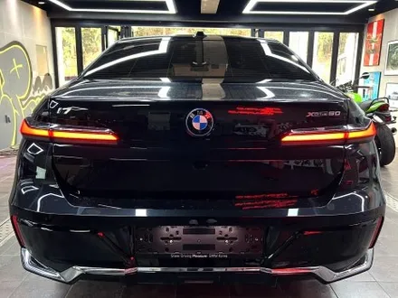 부산 랩핑 BMW I7 사틴 다크 그레이 투톤 랩핑(듀오톤 랩핑)으로 고급스러운 분위기 연출하기 / 부산 해운대구