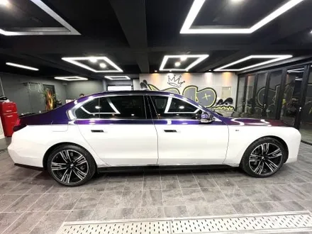 부산랩핑 BMW i7 투톤 랩핑 듀오톤 랩핑으로 온 우주를 담은듯한 색상의 차량으로 변신! / 부산 해운대구