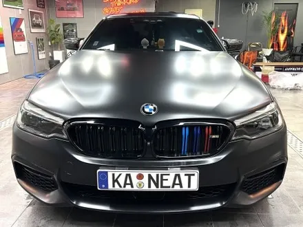 부산 자동차랩핑 BMW M5 컴페티션 사틴블랙 전체랩핑을 통해 강렬한 스포츠 세단으로 변신하기[에이버리] / 부산 해운대구