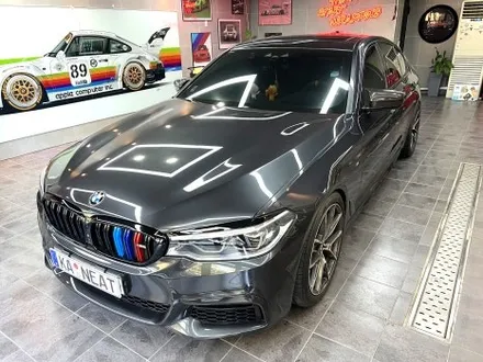 부산 자동차랩핑 BMW M5 컴페티션 사틴블랙 전체랩핑을 통해 강렬한 스포츠 세단으로 변신하기[에이버리] / 부산 해운대구