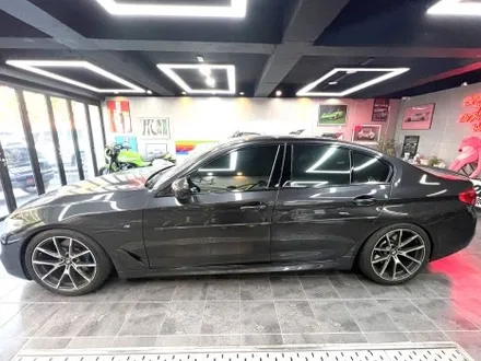 부산 자동차랩핑 BMW M5 컴페티션 사틴블랙 전체랩핑을 통해 강렬한 스포츠 세단으로 변신하기[에이버리] / 부산 해운대구