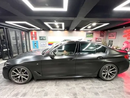부산 자동차랩핑 BMW M5 컴페티션 사틴블랙 전체랩핑을 통해 강렬한 스포츠 세단으로 변신하기[에이버리] / 부산 해운대구
