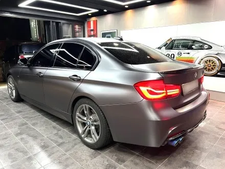 부산랩핑 BMW 3시리즈 사틴 다크 그레이 컬러로 도시적인 느낌 물씬~ / 부산 해운대구