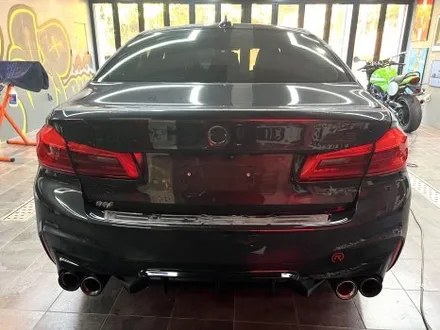 부산 자동차랩핑 BMW M5 컴페티션 사틴블랙 전체랩핑을 통해 강렬한 스포츠 세단으로 변신하기[에이버리] / 부산 해운대구