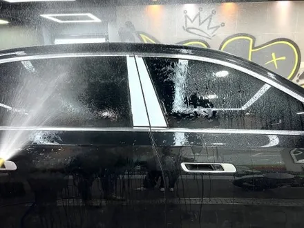 부산 랩핑 BMW I7 사틴 다크 그레이 투톤 랩핑(듀오톤 랩핑)으로 고급스러운 분위기 연출하기 / 부산 해운대구
