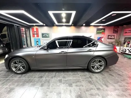 부산랩핑 BMW 3시리즈 사틴 다크 그레이 컬러로 도시적인 느낌 물씬~ / 부산 해운대구