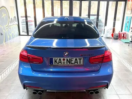 부산랩핑 BMW 3시리즈 사틴 다크 그레이 컬러로 도시적인 느낌 물씬~ / 부산 해운대구
