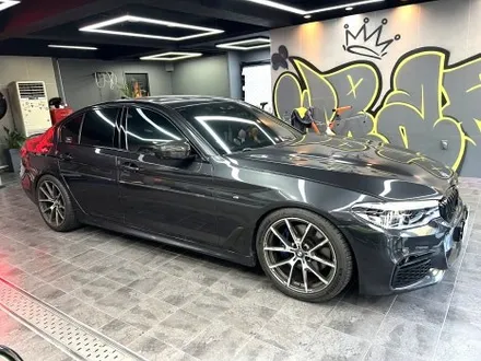 부산 자동차랩핑 BMW M5 컴페티션 사틴블랙 전체랩핑을 통해 강렬한 스포츠 세단으로 변신하기[에이버리] / 부산 해운대구