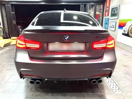 부산랩핑 BMW 3시리즈 사틴 다크 그레이 컬러로 도시적인 느낌 물씬~ / 부산 해운대구