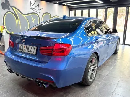 부산랩핑 BMW 3시리즈 사틴 다크 그레이 컬러로 도시적인 느낌 물씬~ / 부산 해운대구