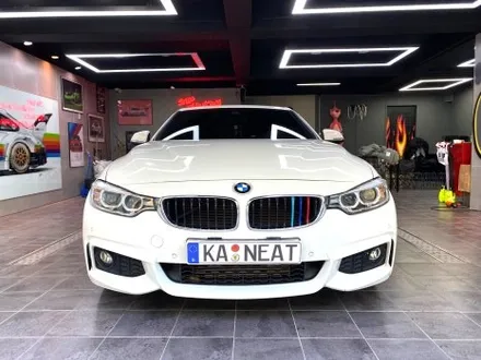 부산랩핑 BMW 4시리즈 쿠페 사틴블랙 전체랩핑으로 묵직하고 깔끔한 쿠페로 만들기! [TINYBOT] / 부산 해운대구