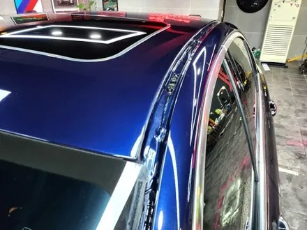 부산랩핑 벤츠 E클래스 E300 타이니봇 쥬시 밀크 그레이 전체랩핑으로 유니크한 나만의 자동차 분위기 내기! / 부산 해운대구