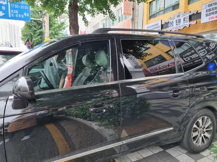 인천 가성비썬팅 코란도 투리스모 글라스틴트로데 필름으로 전체 재시공
