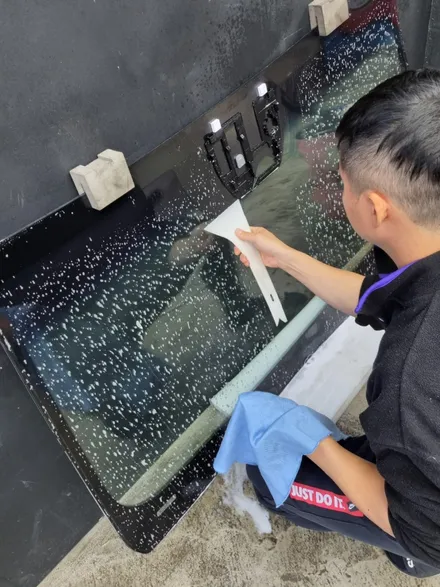 인천 자동차 유리교체시 썬팅작업까지 한꺼번에!!