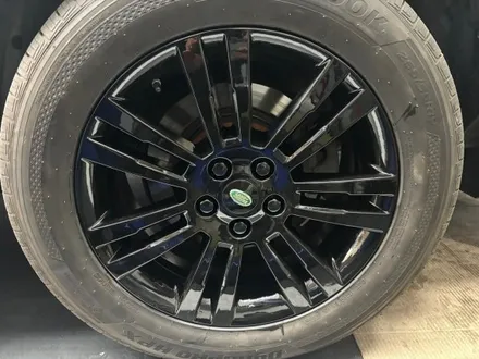 부산북구 랜드로버 디스커버리4 블랙유광 휠도색 차량의 웅장함에 정점을 찍어보세요 / 부산 북구 구포동