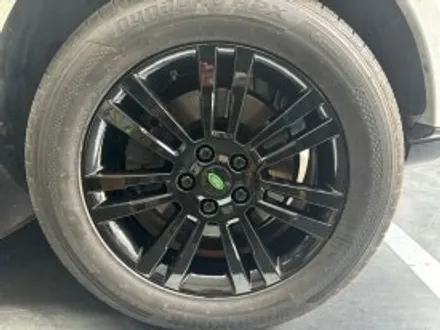 부산북구 랜드로버 디스커버리4 블랙유광 휠도색 차량의 웅장함에 정점을 찍어보세요 / 부산 북구 구포동