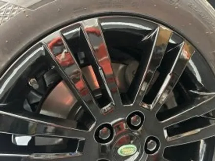 부산북구 랜드로버 디스커버리4 블랙유광 휠도색 차량의 웅장함에 정점을 찍어보세요 / 부산 북구 구포동