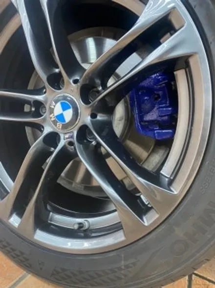 부산 BMW 520D M스포츠 차량분위기 바꾸기에는 딱!!! 18인치 고스트크롬 휠도색 캘리퍼도색 / 부산 북구 구포동