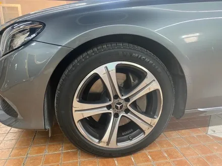 부산 북구 벤츠E300 18인치 덕천동 휠복원 휠도색 새제품처럼 만족시키기 / 부산 북구 구포동