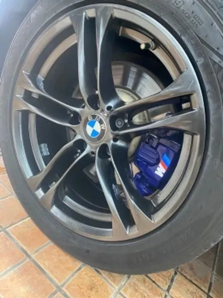 부산 BMW 520D M스포츠 차량분위기 바꾸기에는 딱!!! 18인치 고스트크롬 휠도색 캘리퍼도색 / 부산 북구 구포동