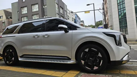 카니발 하이브리드 버텍스 900 보조배터리 튜온 순정 사이드스텝 장착 / 고양 덕양구 원흥동