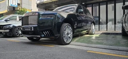 신형 롤스로이스 컬리넌시리즈2 전동사이드스텝 시공 / 부산 해운대