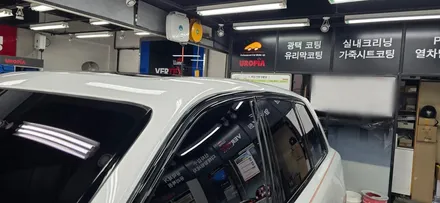 롤스로이스 컬리넌 신형개조 + 블랙배지, 23인치 휠타이어 장착, 코치라인 / 전체광택 / 유리막 코팅 / 부산 해운대