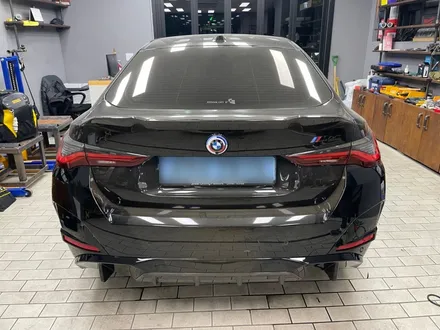 송파 BMW i4 리어 범퍼 하단 블랙 PPF로 올블랙 만들어드렸습니다. / 잠실, 삼전, 송파