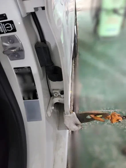 BMW 320I 접촉사고 도어 판금 도색으로 비용 절감 / 경기 파주