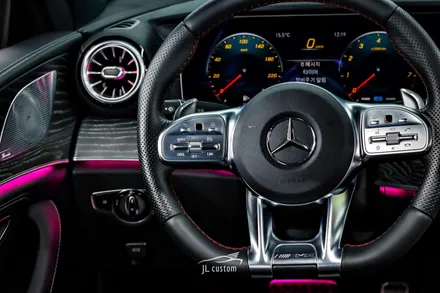벤츠 CLS 450 AMG 핸들 교체 시공과 R 버튼 활성화로 편리함과 실내 드레스업을 동시에! / 대전 서구, 세종, 청주, 천안