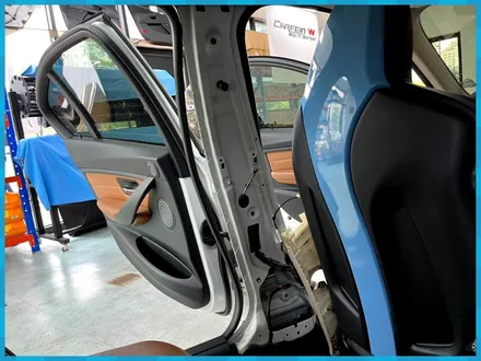 BMW 3시리즈에 특별한감성플러스 컬러안전벨트시공 제이엘커스텀 / 대전 서구, 세종, 청주, 천안