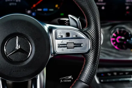 벤츠 CLS 450 AMG 핸들 교체 시공과 R 버튼 활성화로 편리함과 실내 드레스업을 동시에! / 대전 서구, 세종, 청주, 천안