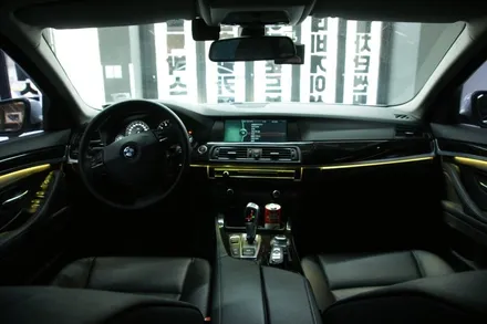 대구코더스엠비언트 BMW520(F10) 비노출로 순정보다 깔끔하고 화려하게~~ / 대구 달서구