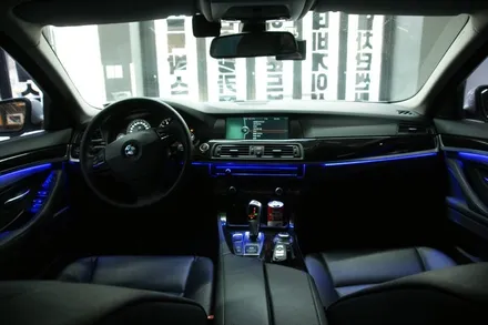 대구코더스엠비언트 BMW520(F10) 비노출로 순정보다 깔끔하고 화려하게~~ / 대구 달서구