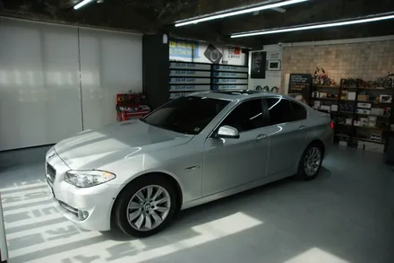 대구코더스엠비언트 BMW520(F10) 비노출로 순정보다 깔끔하고 화려하게~~ / 대구 달서구