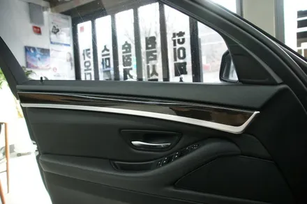 대구코더스엠비언트 BMW520(F10) 비노출로 순정보다 깔끔하고 화려하게~~ / 대구 달서구