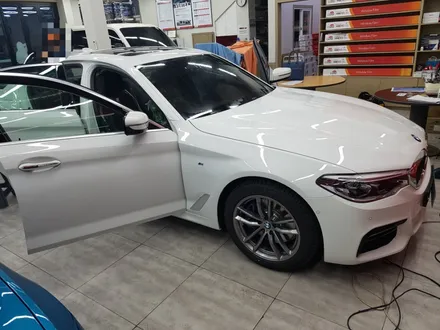 BMW 5시리즈.                       라티튜드 & 아티젠.                  썬팅 시공