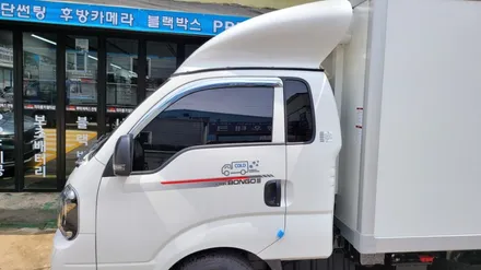 부산 봉고3 냉동탑차 열차단썬팅 글라스틴트 필름으로 시공을 하였습니다