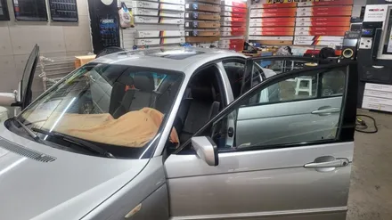 BMW3 시리즈.루마버텍스900썬팅필름으로 재시공을 하였습니다