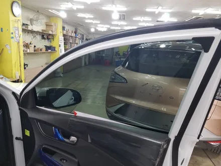 부산.코나.레이노S9.열차단 썬팅.레이노 최상급 썬팅 필름  (가격대비 성능 1등 필름)