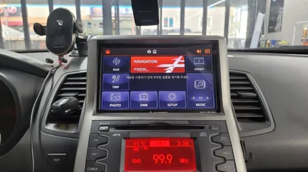 부산 네비게이션 매립. 네비게이션 고장으로인해 교체장착.쏘울 상단매립